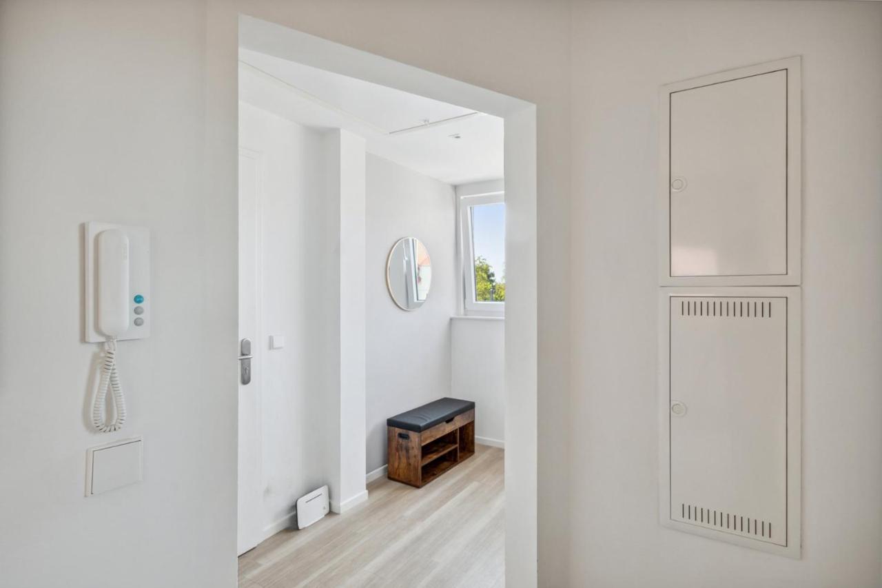 Apartment Your Away From - A Workplace In Every