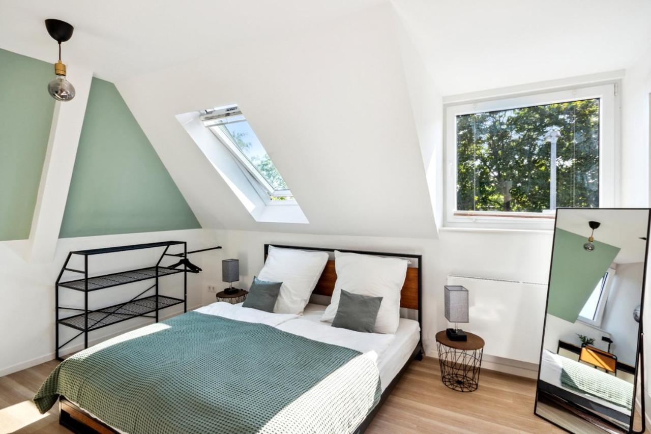 Apartment Your Away From - A Workplace In Every